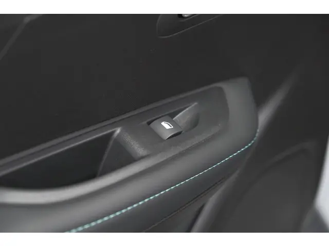 Peugeot 208 PureTech 100 Allure Pack 2023 Benzine 27