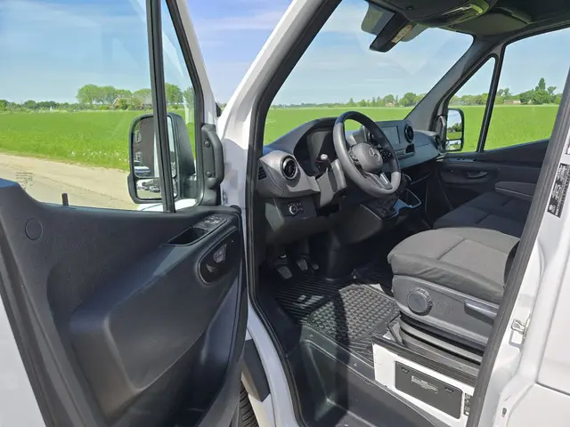 Mercedes-Benz Sprinter 315 1.9 CDI L3 H2 RWD 2023 Diesel 18