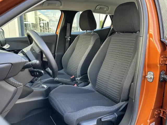 Peugeot 2008 1.2 PureTech Active 2021 Benzine 8