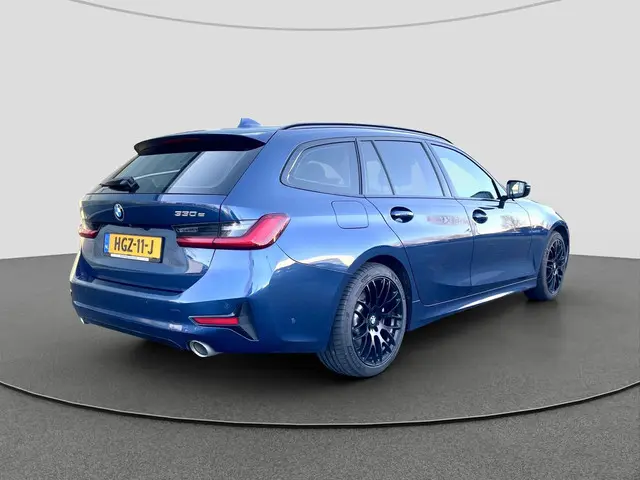 BMW 3 Serie Touring 330e 2020 Hybride Benzine 8