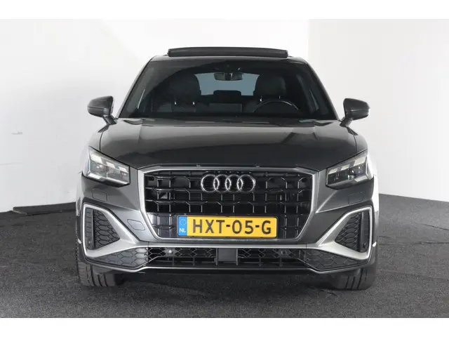 Audi Q2 35 TFSI S edition | full options 2021 Benzine 3