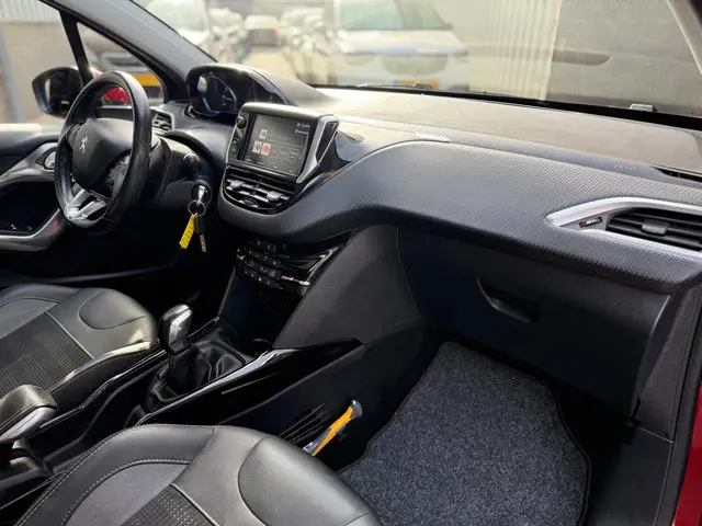 Peugeot 2008 1.2 PureTech Allure 2018 Benzine 16
