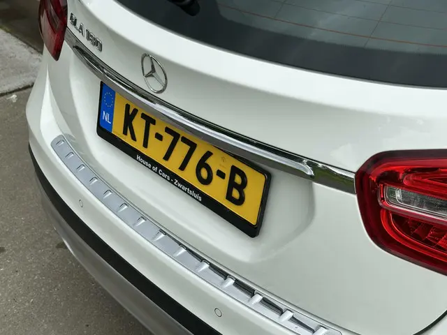 Mercedes-Benz GLA 180 Prestige 2016 Benzine 34
