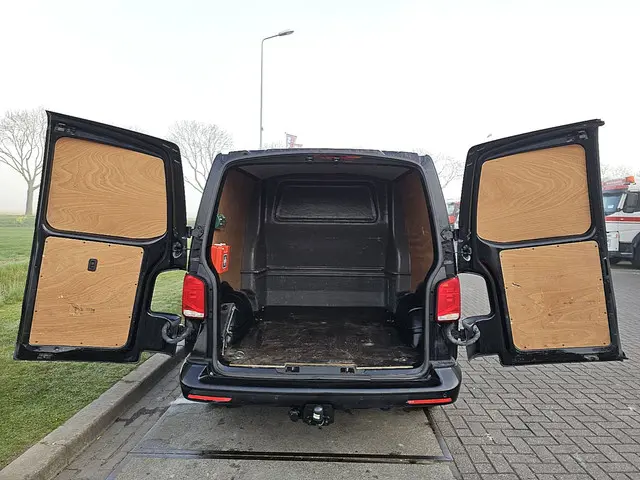 Volkswagen Transporter 2.0 TDI 2022 Diesel 13