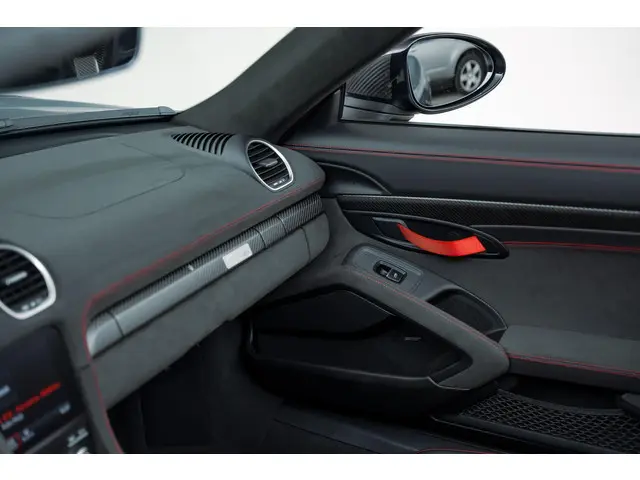 Porsche 718 Spyder RS 2024 Benzine 31