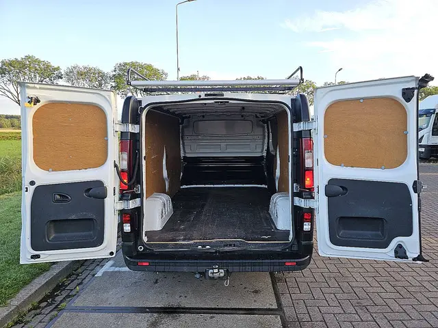 Opel Vivaro 1.6 2017 Diesel 13