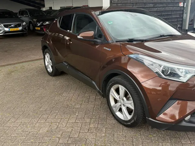 Toyota C-HR 1.8 Hybrid Executive 2017 Hybride Benzine 5