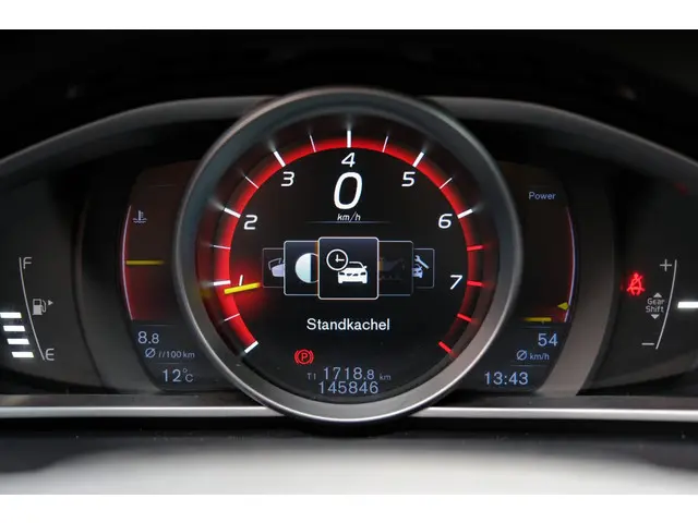 Volvo V40 2.0 T3 Nordic+ Pano|Xenon|Leder|Navi 2016 Benzine 23