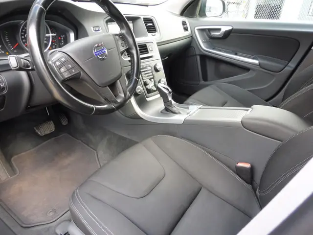 Volvo V60 1.6 T4 Kinetic 2013 Benzine 19