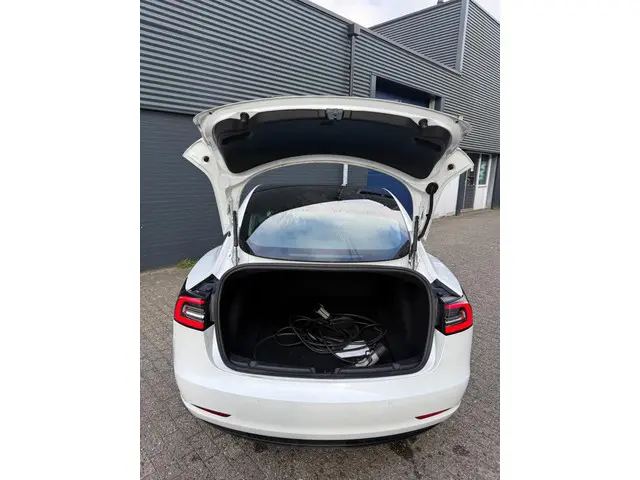 Tesla Model 3 Standard RWD Plus 60 kWh 2019 Elektrisch 4
