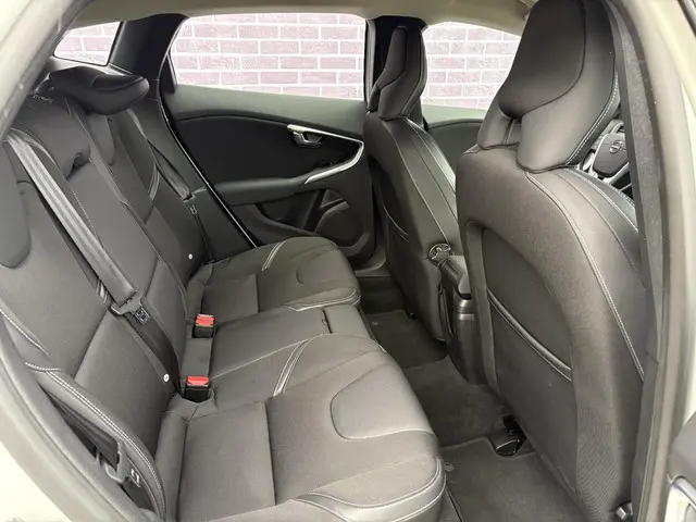 Volvo V40 1.5 T2 Edition+ 2018 Benzine 6