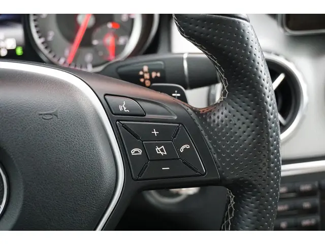 Mercedes-Benz GLA 180 Ambition 2015 Benzine 24