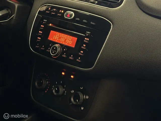 Fiat Punto Evo 1.2 8v * NW APK * Airco * 2013 Benzine 16