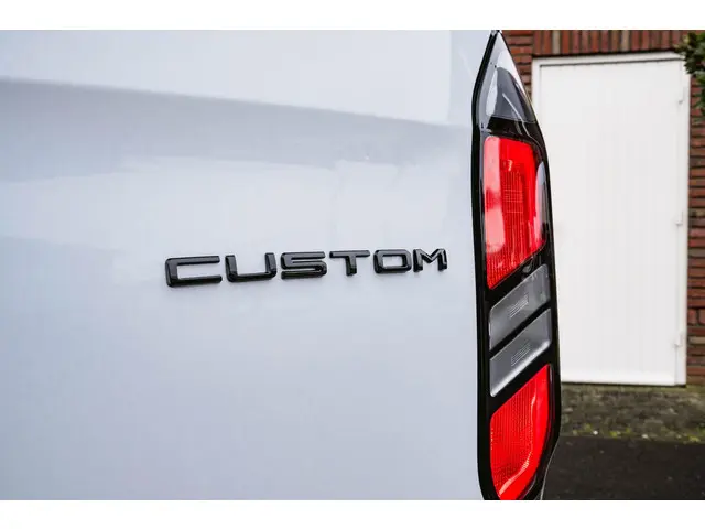 Ford Transit Custom 2.0 TDCI 136PK L2H1 Trend 2024 Diesel 26