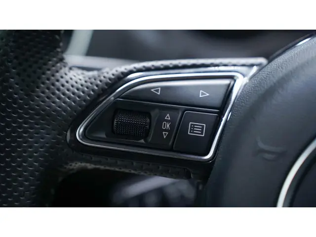 Audi Q3 2.0 TFSI quattro S Edition 2013 Benzine 22