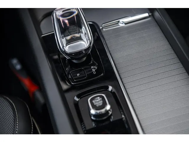 Volvo S60 2.0 B4 Ultimate Dark 2023 Benzine 33