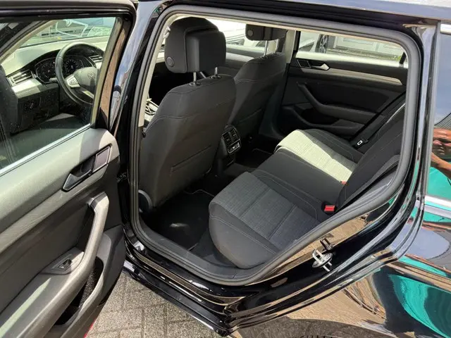 Volkswagen Passat Variant 1.5 TSI Business 2021 Benzine 8