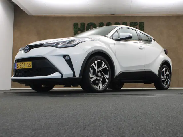 Toyota C-HR 1.8 Hybrid Dynamic 2023 Hybride Benzine 18