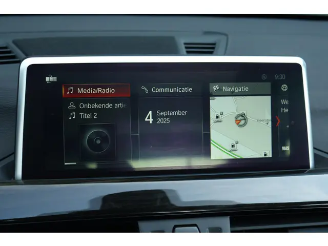 BMW X1 xDrive20i High Executive 2018 Benzine 24
