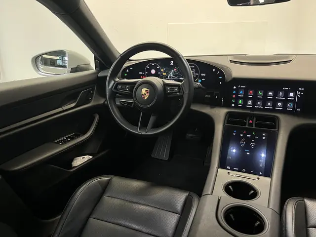 Porsche Taycan Cross Turismo 4 93 kWh 2021 Elektrisch 18