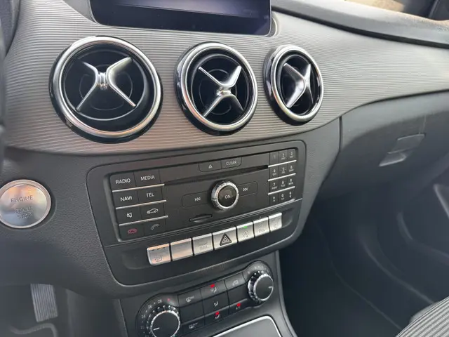 Mercedes-Benz B-Klasse 180 Business 2018 Benzine 22