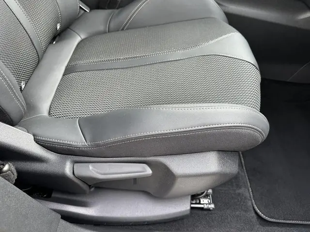 Peugeot 3008 1.6 HYbrid 225 GT 2023 Hybride Benzine 39