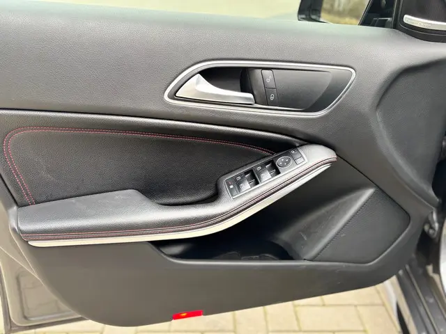 Mercedes-Benz A-Klasse AMG 45 4MATIC 2016 Benzine 18