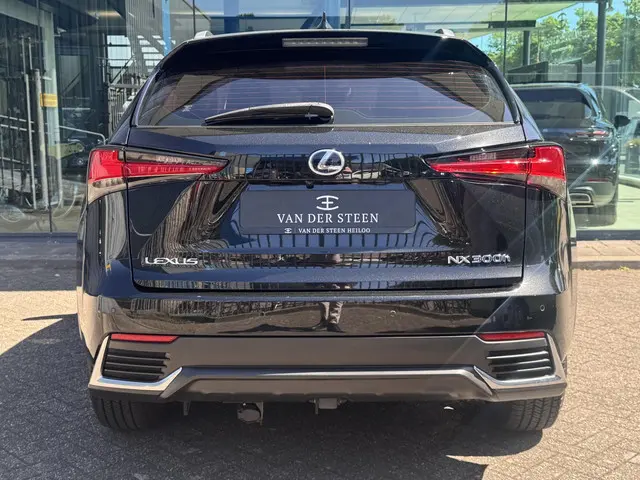 Lexus NX 300h Edition 30 2021 Hybride Benzine 11