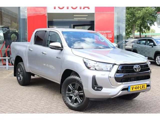Toyota Hilux 2.4 D-4D Double Cab Challenger 2024 Diesel 12