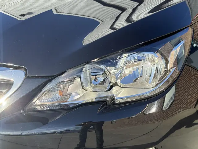 Peugeot 308 SW 1.2 PureTech Blue Lion 2017 Benzine 31