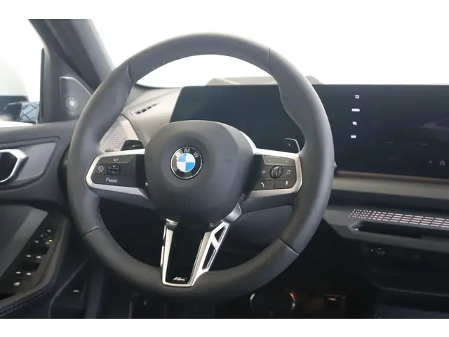 BMW 1 Serie 123 xDrive 5-deurs 2025 Benzine 11