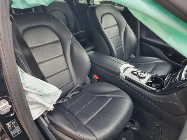 Mercedes-Benz GLC 250 4MATIC Premium 2018 Benzine 13