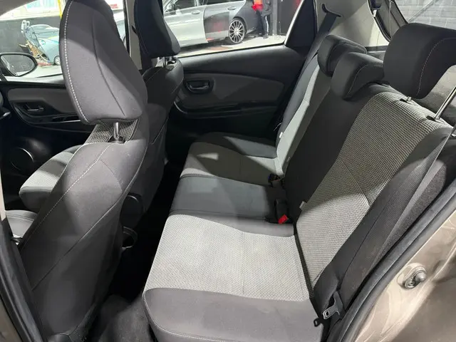 Toyota Yaris 1.5 Hybrid Trend 2017 Hybride Benzine 12