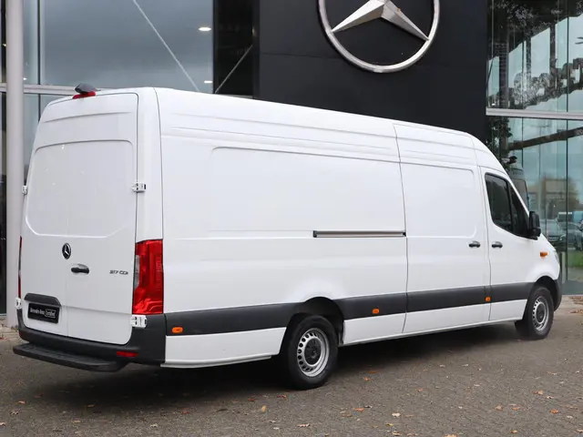 Mercedes-Benz Sprinter 2