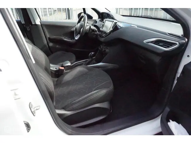 Peugeot 2008 1.2 PureTech Blue Lion 2018 Benzine 11