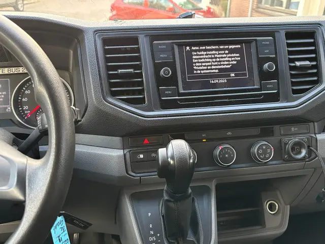 Volkswagen Crafter 35 2.0 TDI L4H3 2021 Diesel 10