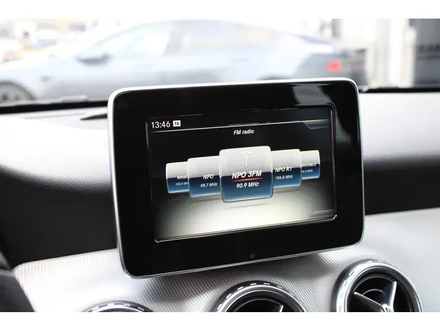 Mercedes-Benz GLA 200 2015 Benzine 28