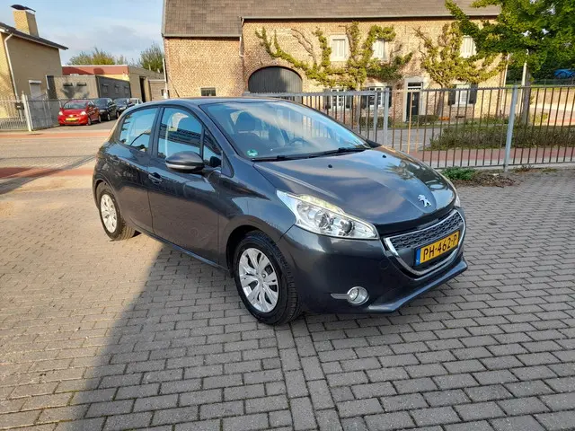 Peugeot 208 1.0 VTi Access 2013 Benzine 13