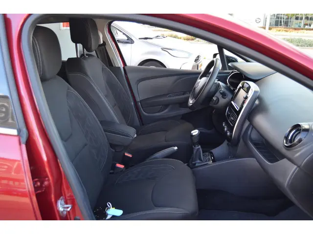 Renault Clio Estate 0.9 TCe Limited 2018 Benzine 10