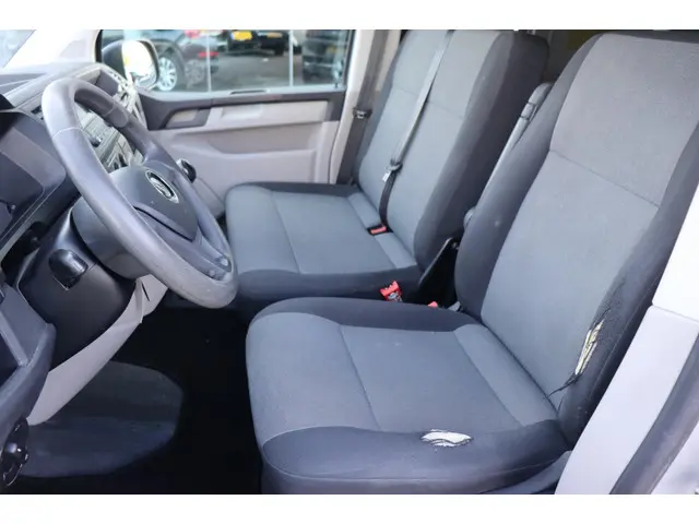 Volkswagen Transporter 2.0 TDI L1H1 Economy 2018 Diesel 7