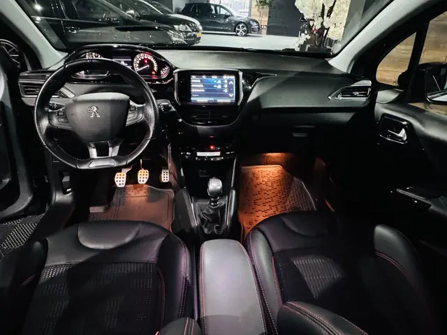 Peugeot 208 1.2 PureTech GT-Line 2019 Benzine 25