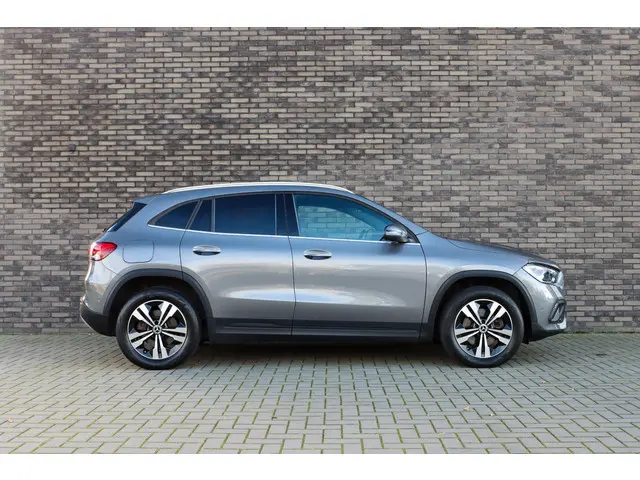Mercedes-Benz GLA 250 e Style 2022 Hybride Benzine 19
