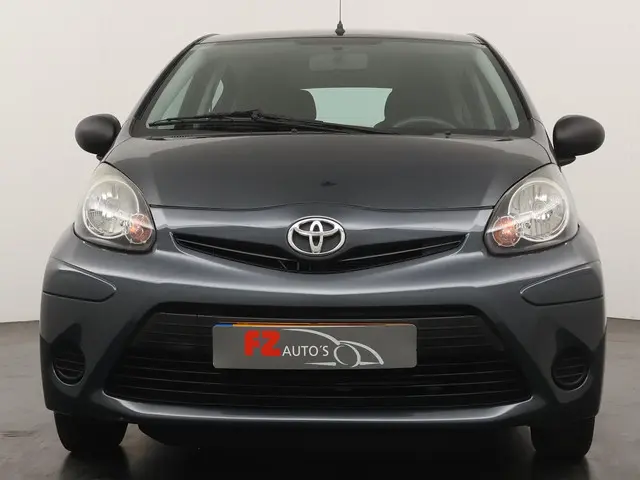 Toyota Aygo 1.0 VVT-i Now 2014 Benzine 8
