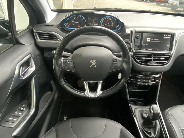 Peugeot 2008 1.2T 110pk Allure 2018 Benzine 6