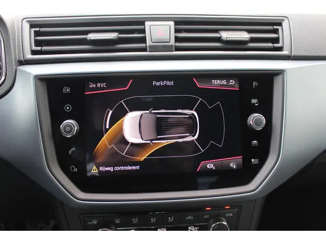 SEAT Arona 1.0 TSI Style Business Intense 2018 Benzine 33