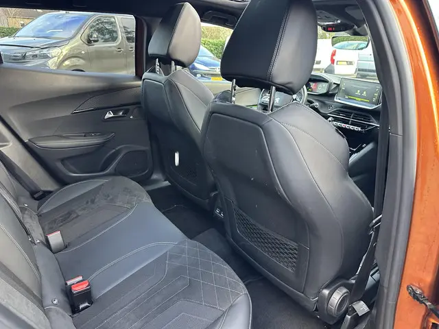 Peugeot 2008 1.2 Turbo 130 PK GT Pack 2021 Benzine 31