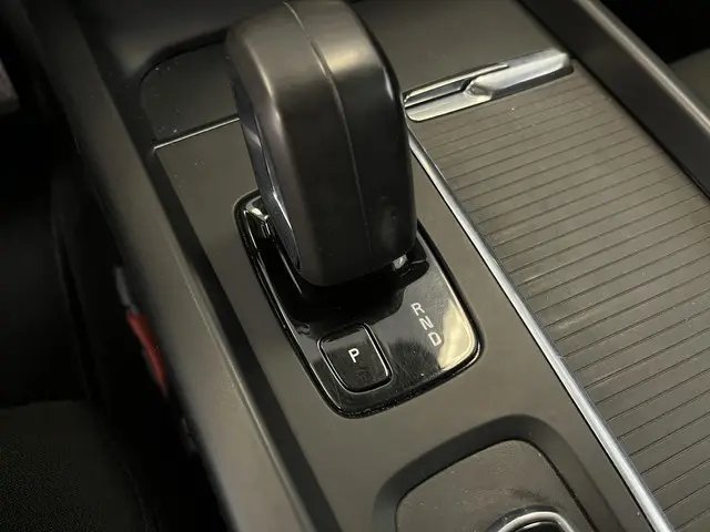 Volvo V60 2.0 B3 Momentum Advantage 2021 Benzine 26