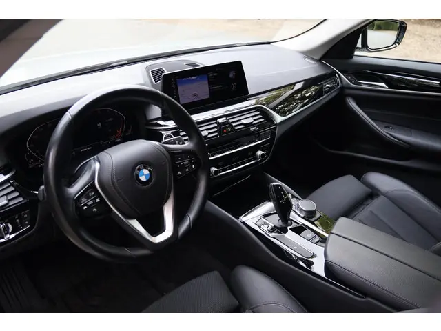 BMW 5 Serie Touring 530d High Executive 2020 Diesel 12