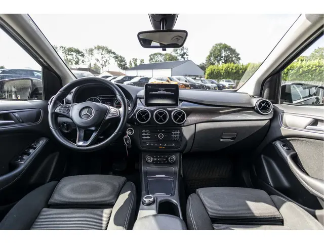 Mercedes-Benz B-Klasse 250 e 28 kWh 2016 Elektrisch 29