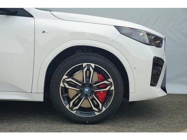 BMW iX2 eDrive20 2025 Elektrisch 4